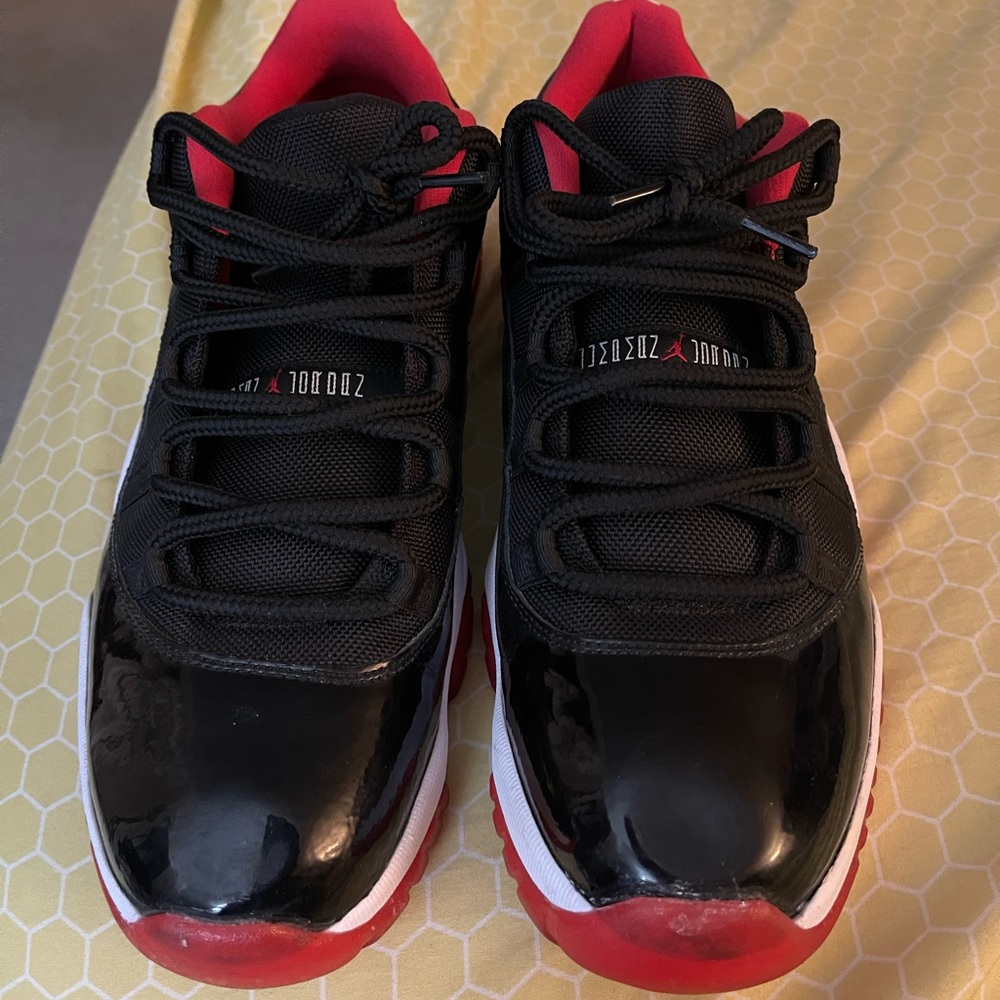 Nike Air Jordan 11 bred low size 13